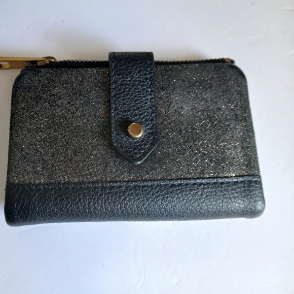 Fossil Leather Wallet - Picture 2 of 3